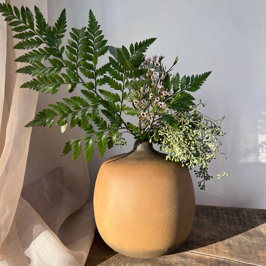 Shadow Vase