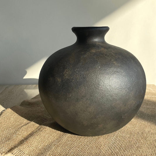 Black Squat Pot